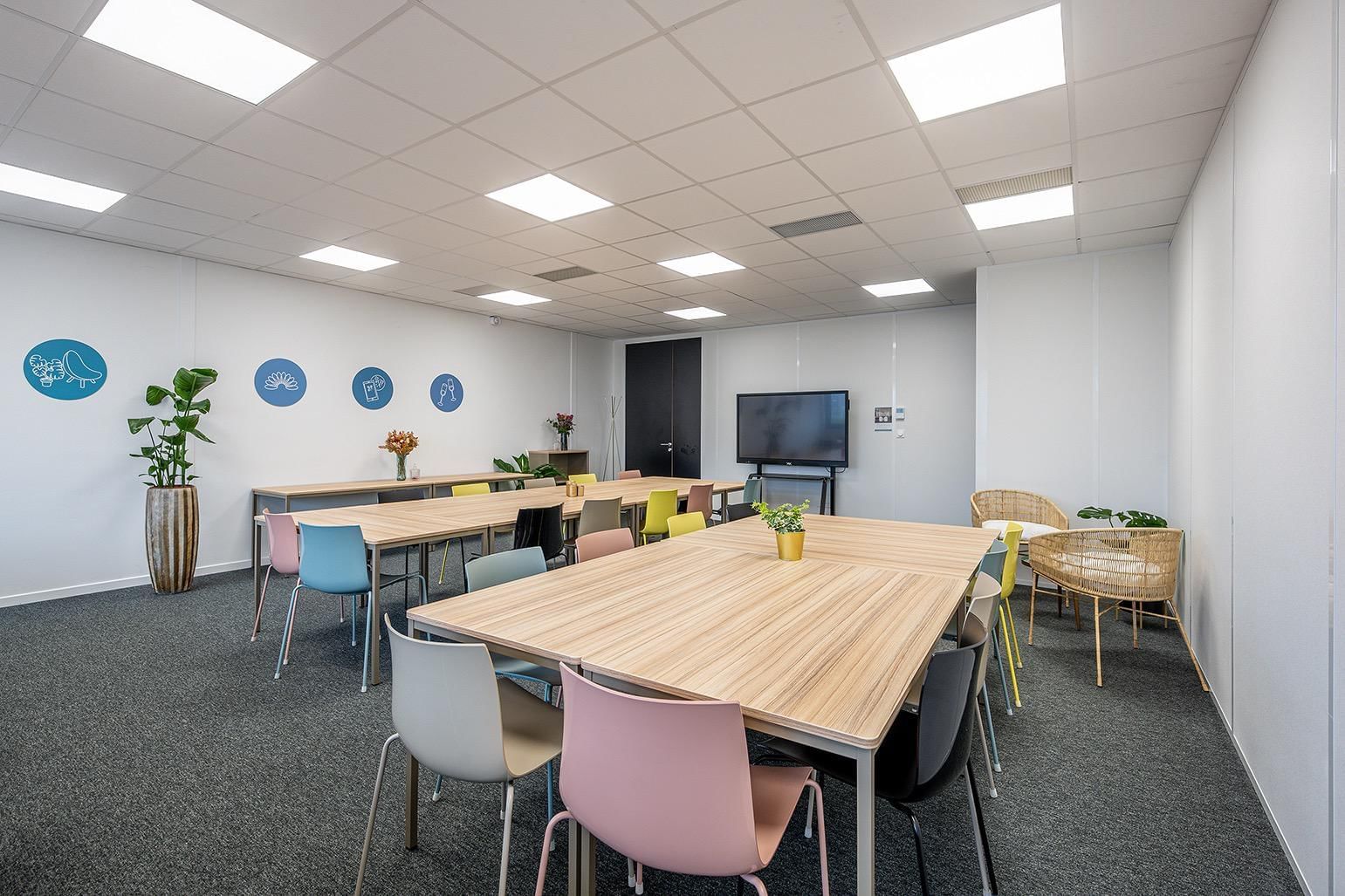 Salle Nantes -  40 personnes (69 m²) — B'CoWorker Strasbourg Schiltigheim, Schiltigheim
