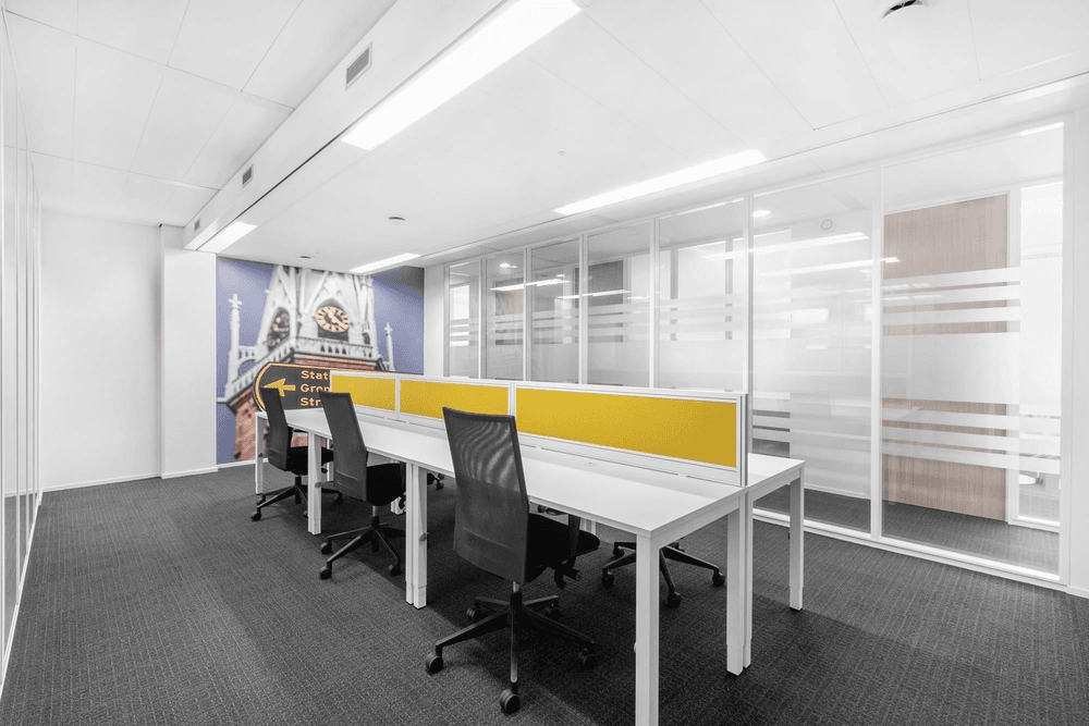 Spaces MI, Auburn Hills - W. Entrance Drive, Coworking desk, Auburn Hills, MI