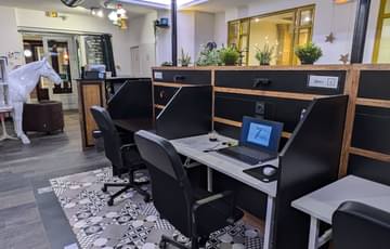 Bureau nomade en open space — Seven Coworking, Bordeaux