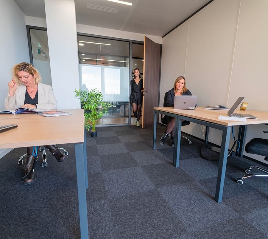 Private Office - 4 postes de travail — Sundesk Grand Arenas, Nice