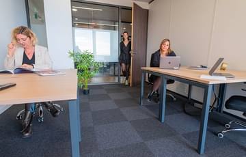 Private Office - 4 postes de travail — Sundesk Grand Arenas, Nice