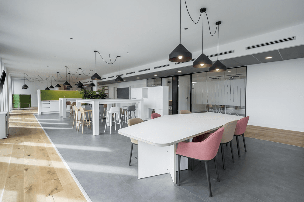 Regus AB, Edmonton - Tawa Centre, Coworking desk, Edmonton, AB