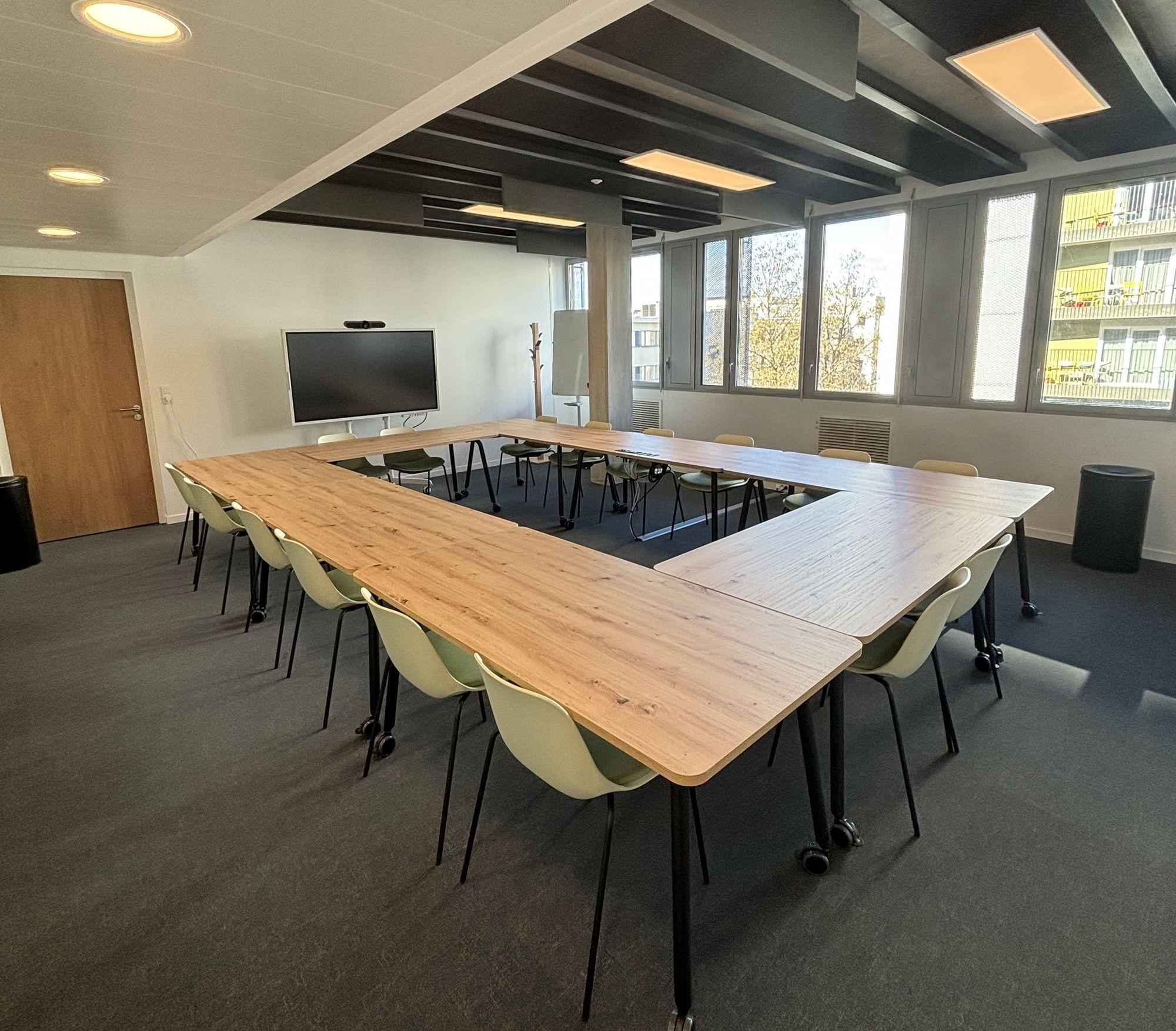 Salle de réunion 16 personnes — Office Station Reims, Reims