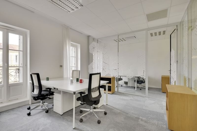 Accès Bureau privatif 3 personnes — Newton Offices Joliette, Marseille