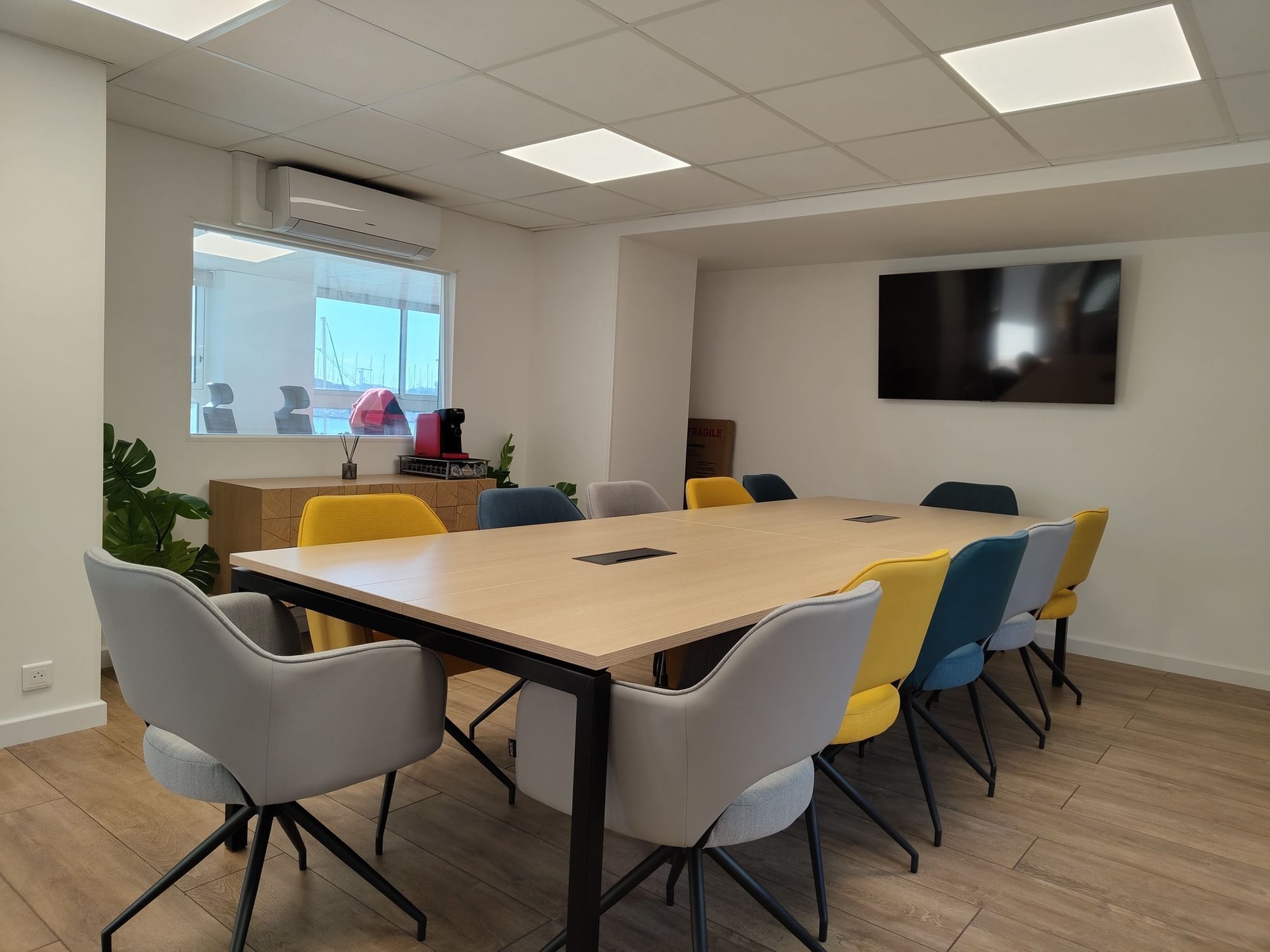 Salle de réunion — Galaxy Space, Toulon