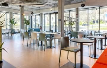 Hot Desk — Sitio Work Guimarães, Braga