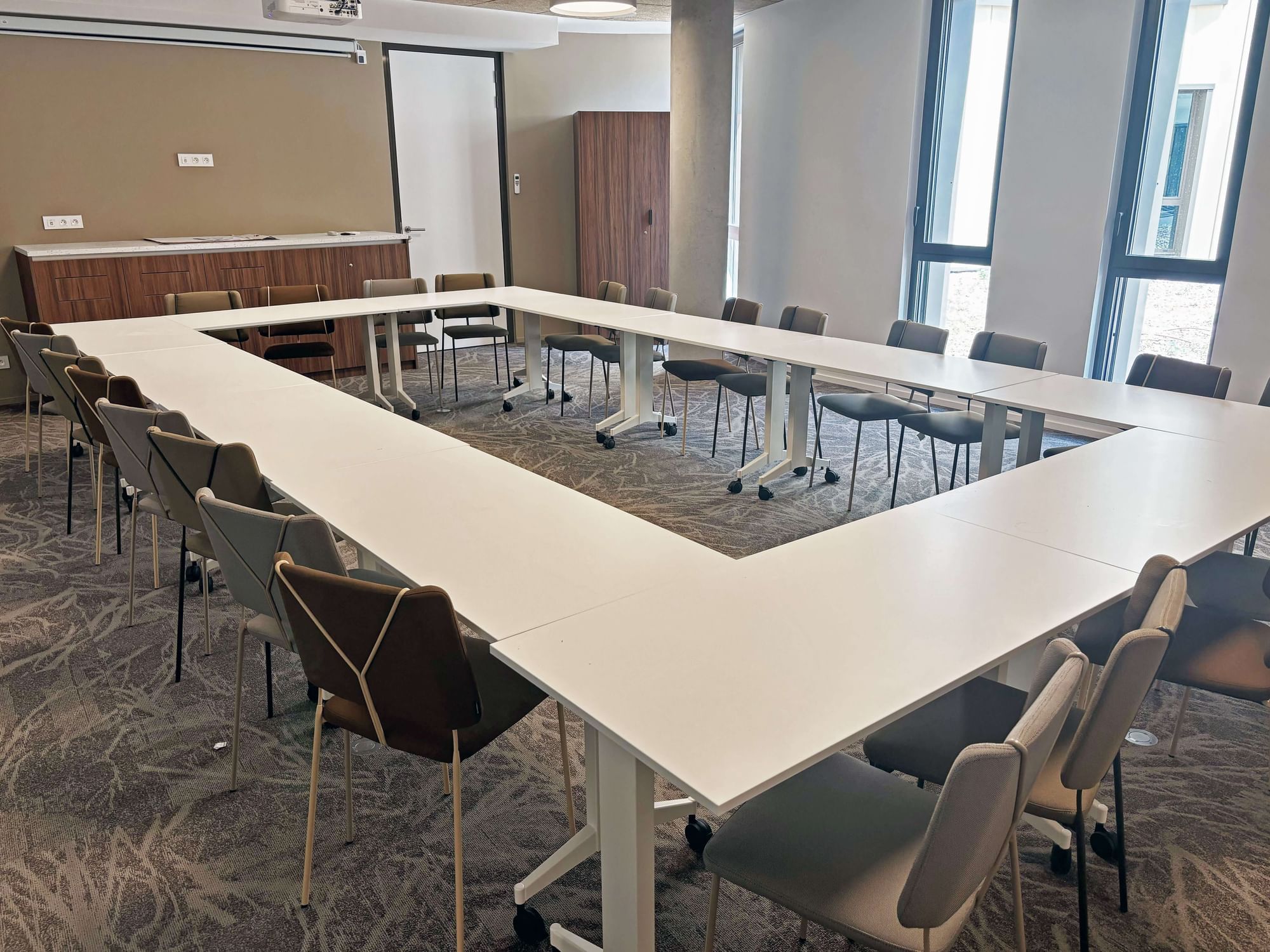 Salle de réunion Astate — Newton Offices Lime, Limonest