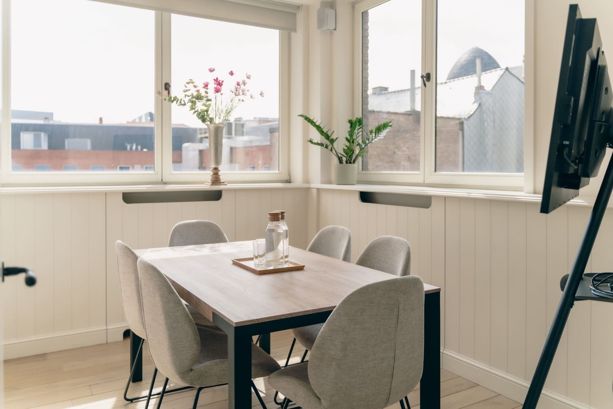 Vergaderzaal Junior — Perez Coworking Hub Gent, Ghent