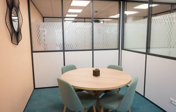 Salle Minimal / Blush — Work & Share La Défense, La Défense