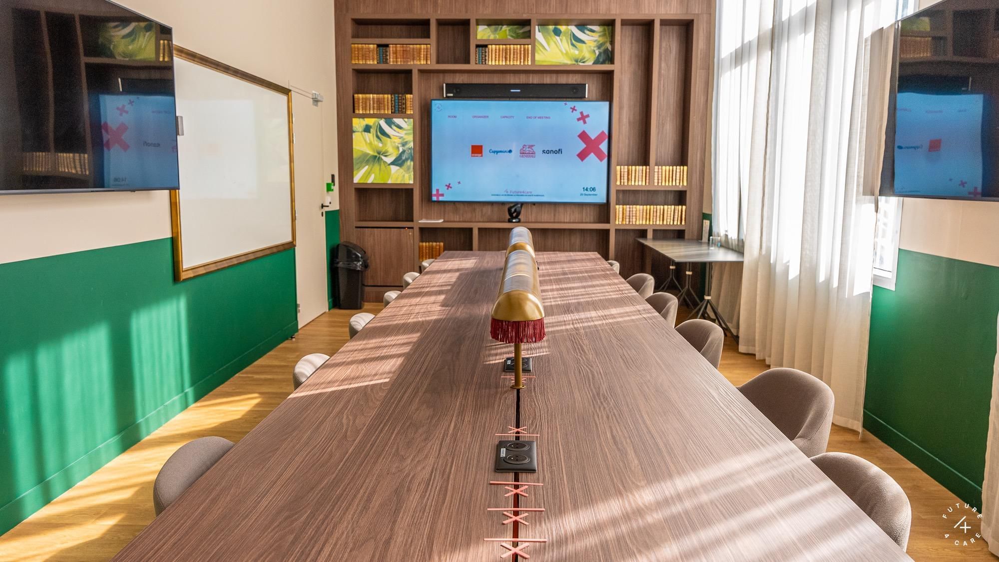 Salle de réunion 12 personnes — Future4care, Ivry-sur-Seine