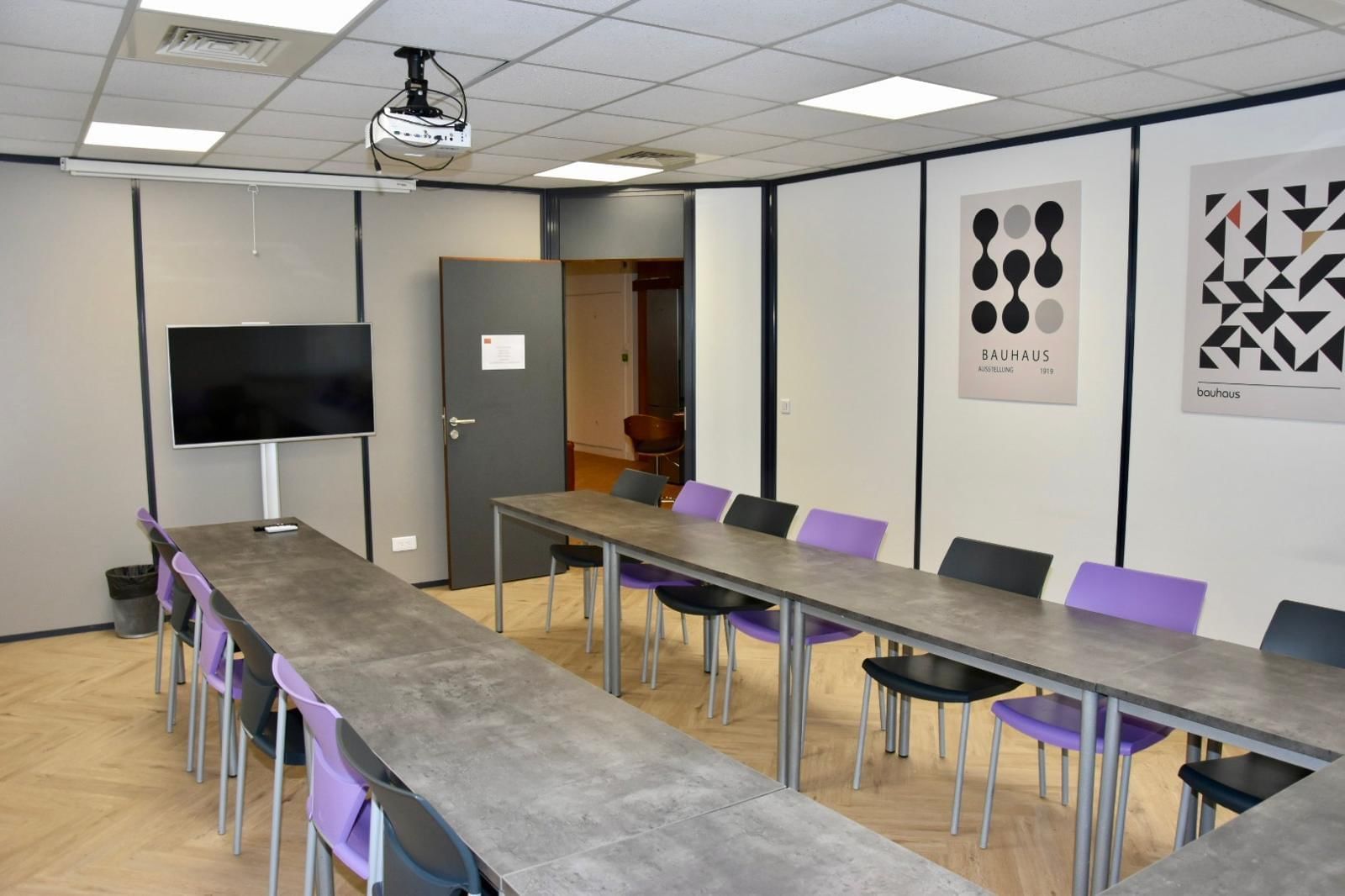Salle de réunion — Centre d'Affaires Cap Horn, Bièvres