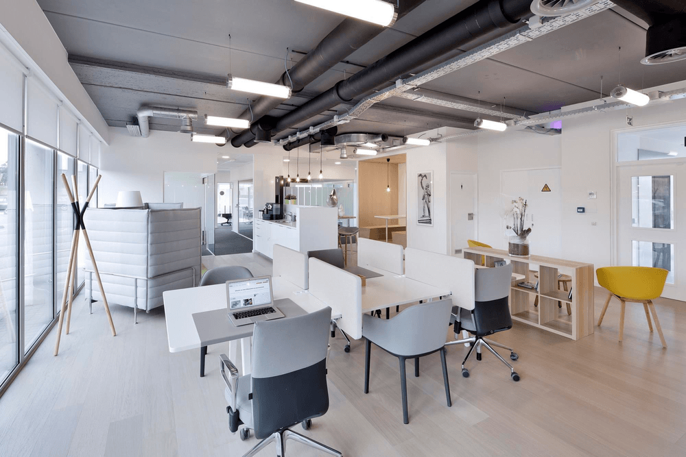 Regus TX, Boerne - River Road, Coworking desk, Boerne, TX