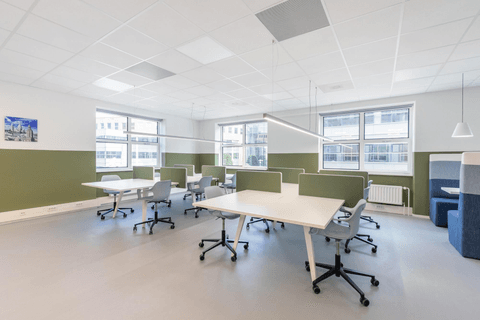 Coworking day pass — Regus NAPLES, Brin, Naples