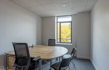 Bureau - 14 m² - 2 à 3 postes — Espace Florentin, Dardilly