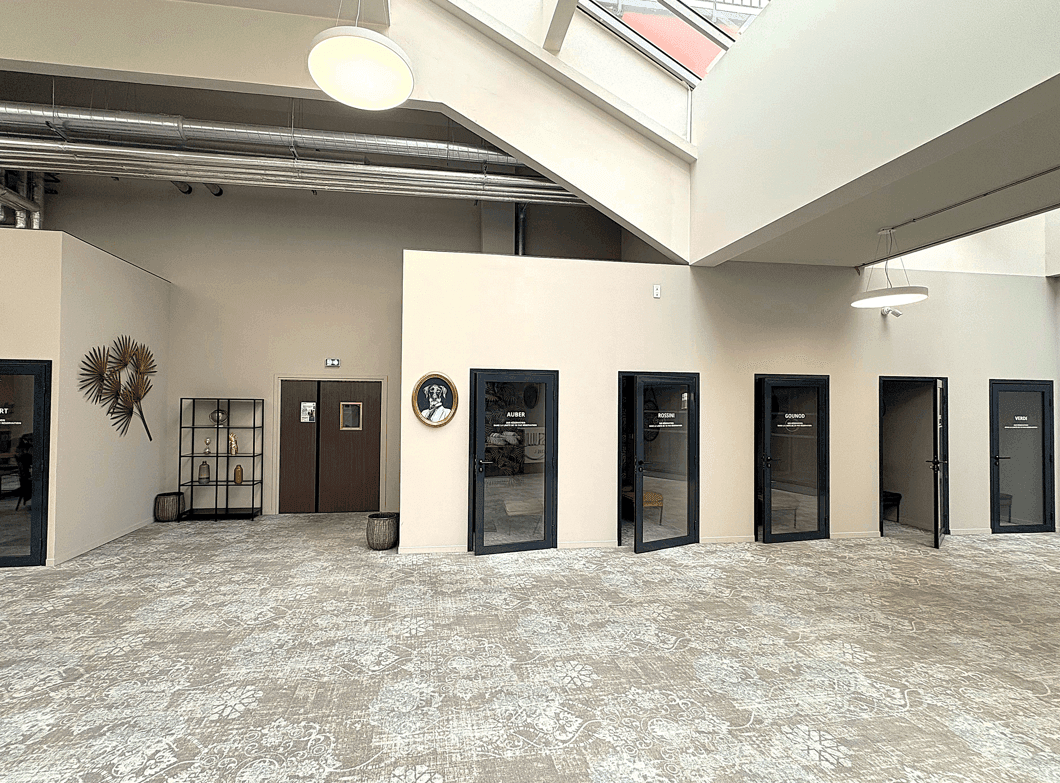 Phone Box Bureau — Mitwit Nice Gare, Nice