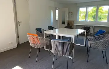 Salle de réunion 8/12 personnes — La Maison des Possibles, Saint-Herblain
